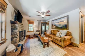 Cedar Shire near Dollywood / Island / LeConte - Image 4