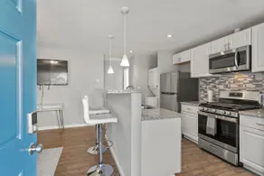 Peaceful & Central 1BR hideaway - Image 2