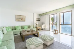 Front line beach apartment in The Edge with sea views - Image 3