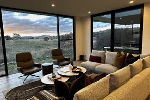 The Horned Cow: Luxury acreage 10 min from Orange - Image 3