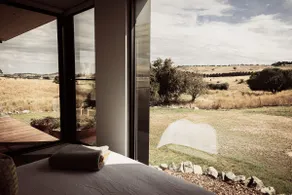 The Horned Cow: Luxury acreage 10 min from Orange - Image 5