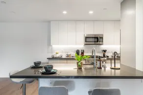 Stay in Menlo Park! Private Patio, Pool and Gym! - Image 3