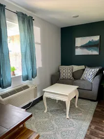 Farmhouse suite @ Sycamore Acres - Image 3