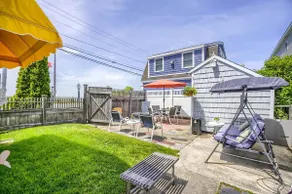 Sunshine House steps from Beach! - Image 5
