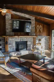 Unique Octagon Ski Lodge in heart of Rib Mountain State Park with hot tub - Image 2