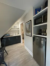 Sunny Fairfield Studio Apartment - Image 3