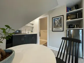 Sunny Fairfield Studio Apartment - Image 2