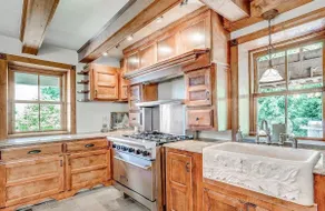 A cozy, beautifully renovated 1829 farmhouse - Image 5
