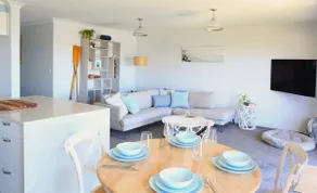 Water’s Edge Beach Apartment - Image 2