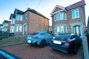 Newly Refurbished Modern 4 Bed Detached House ! - Image 2