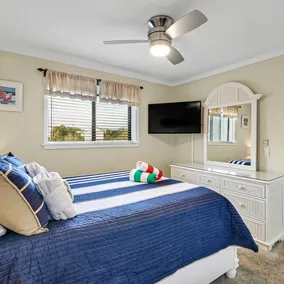 Walk to beach - Condo w/indoor pool and pickleball - Image 3