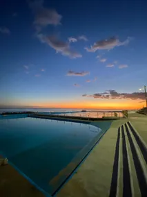 Beach Getaway - beautiful & bright 2-bed unit - Image 2