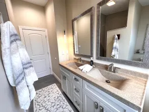 Luxury Loft - no cleaning fee - Historic Downtown - Image 5