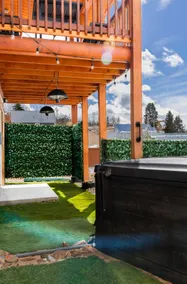Oso Lucky Lodge | Hot Tub • Walk to Casinos - Image 3