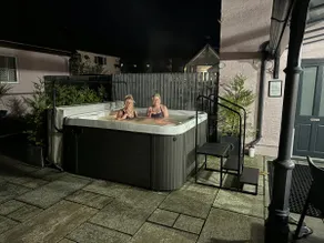 Luxurious with views of Menai Strait and Mountains - Image 5