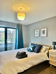 Stylish 2 Bed Apartment Derby - Image 3