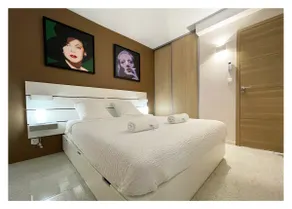 Luxury Seaside Apartment - Image 4