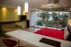 Standard Suite 1 king bed - Image 4