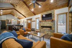The Star Inn - Cabin sleeps 6 with hot tub! - Image 2