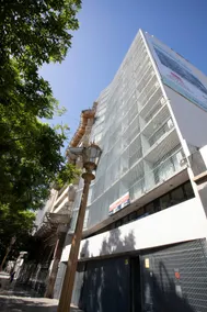 Modern high floor with city views - Image 4