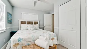 *Gorgeous Pool w Swim Deck. Close 2 IMG/Beaches - Image 4