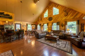 Cozy 4 Bedroom Log Cabin Getaway near Snowshoe, West Virginia With Hot Tub - Image 2