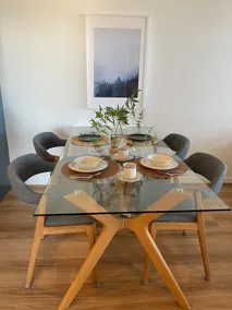 Modern 2-bedroom, parking, wifi, walk to AIS/GIO - Image 3