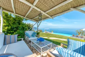 ERSTAUNLICHE VILLA MIT BLICK AUF DIE AMALFIKÜSTE UND DIE GALLISCHEN INSELN - Image 2