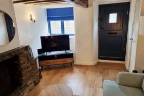 1750's cottage with open fire and beams - Image 5
