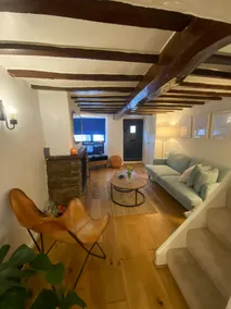 1750's cottage with open fire and beams - Image 4