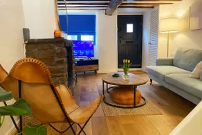 1750's cottage with open fire and beams - Image 2