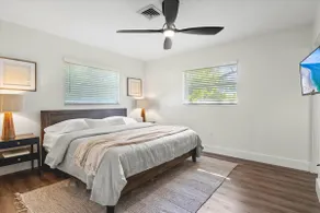 Modern Organic King Beds Salt POOL/SPA Dwtn Sarasota Retreat near Siesta Beach - Image 5