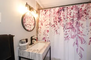 2 Bed 2 Bath in Downtown Windsor w/ Free Parking - Image 4