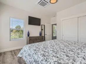 Cozy Apt in Quiet Neighborhood - Image 5