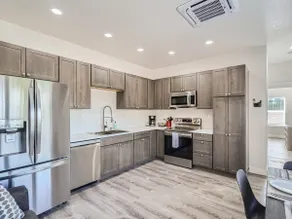 Cozy Apt in Quiet Neighborhood - Image 3