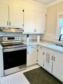 Cozy 1 bedroom apartment with fenced in backyard. - Image 4