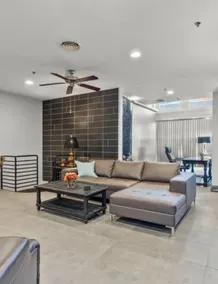 Private Downtown Apartment - Image 3