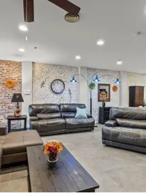Private Downtown Apartment - Image 5