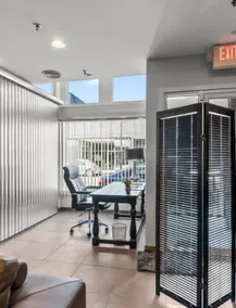 Private Downtown Apartment - Image 4