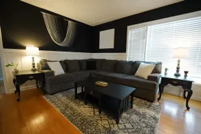 Relax & Play in Style & Comfort- Ideal Location! - Image 3