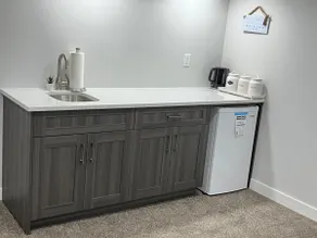Cozy Guest Suite with Gym - Image 5
