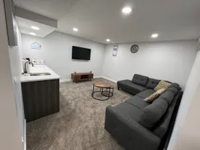 Cozy Guest Suite with Gym - Image 2