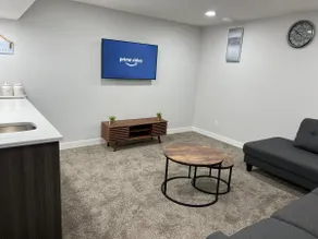 Cozy Guest Suite with Gym - Image 3