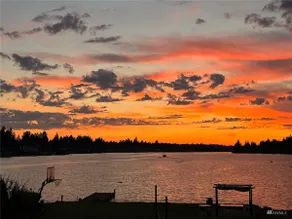 Sunset Lake Retreat@ Lake Tapps-Lakefront, Spacious, Sports court, Kayaks - Image 3