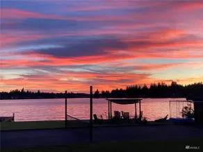 Sunset Lake Retreat@ Lake Tapps-Lakefront, Spacious, Sports court, Kayaks - Image 2