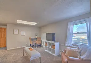 Apartment Near Hobart/BP Refinery - Image 2