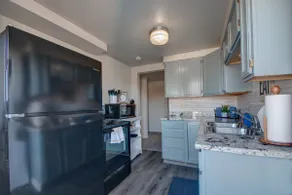 Apartment Near Hobart/BP Refinery - Image 3