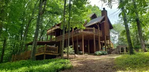 A Bit of it All! Fireplaces, river view & hot tub - Image 2