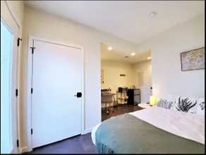 Pristine Studio in New Townhome - Image 3