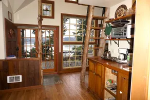 Last Resort Guesthouse - Image 3